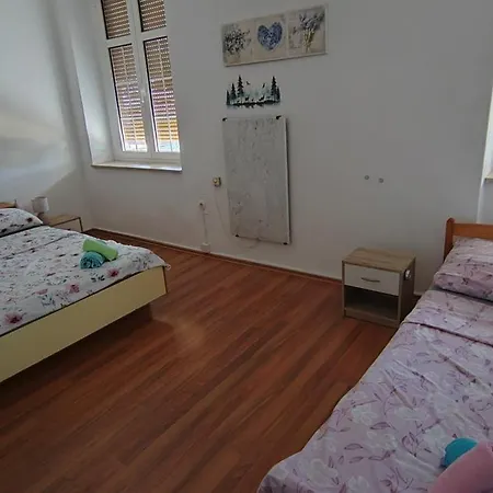 Leon Apartment *