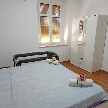 Leon Apartment