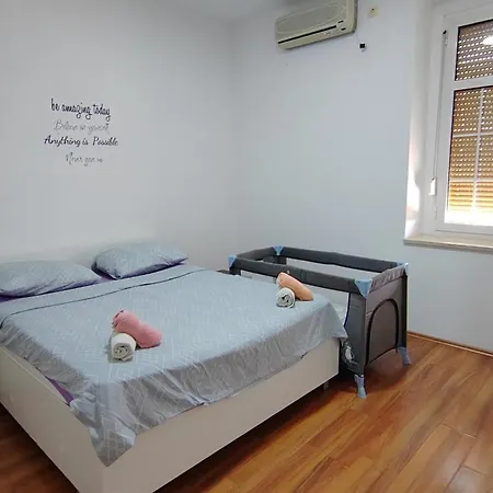 Leon Apartment *