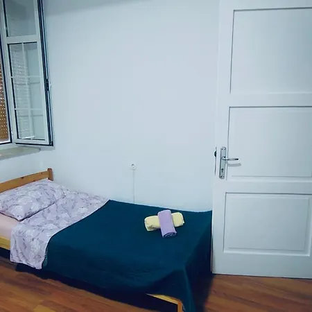 Leon Apartment *